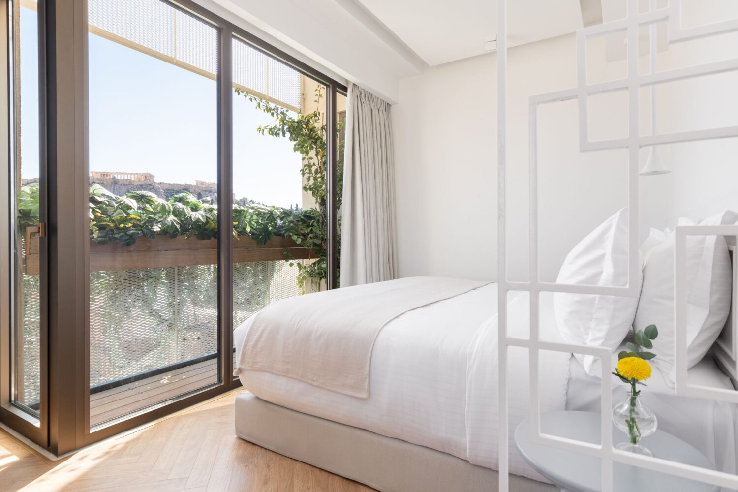 Comfortable Athens suites with Acropolis view