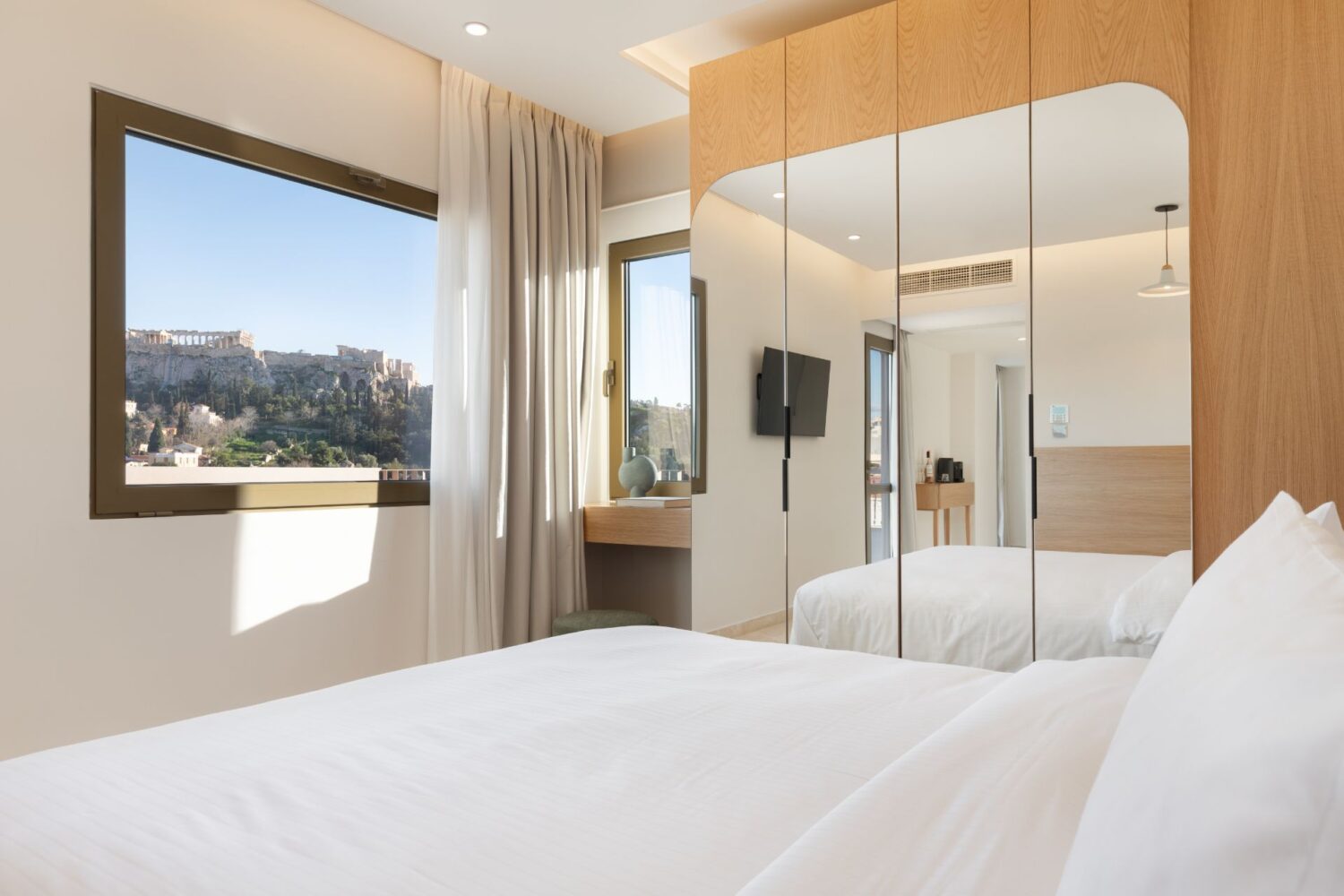 Comfortable Suites in Athens Center