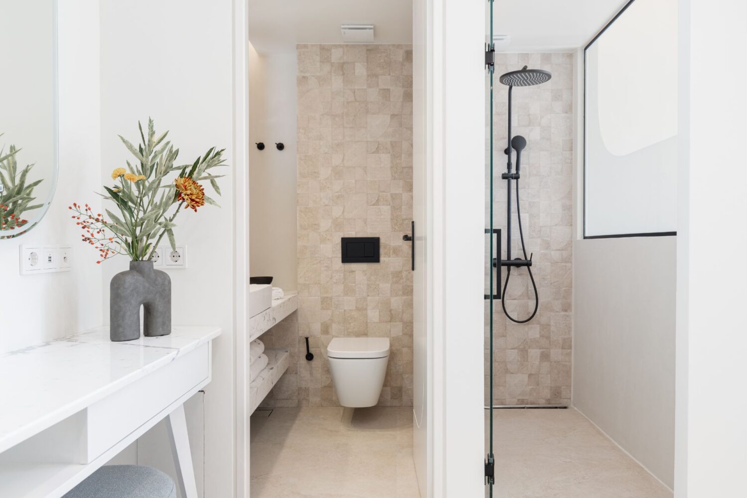 Upscale Athens suites with Acropolis outlook